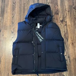 Aritzia TNA Puffer Vest